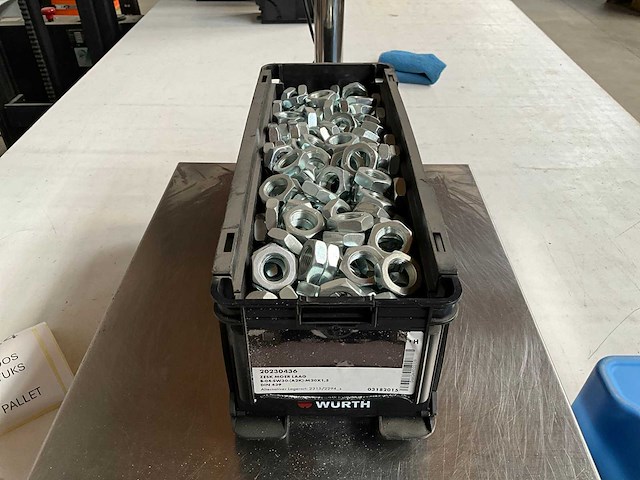Würth 16.39kg zeskantmoer laag m20x1,5 in stapelbare bak - afbeelding 5 van  6