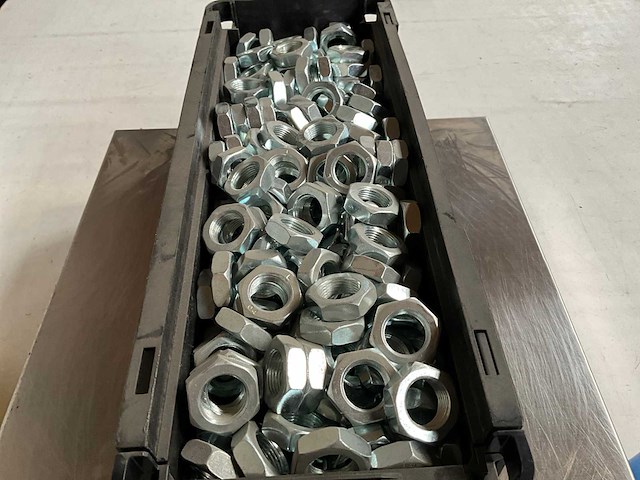 Würth 16.39kg zeskantmoer laag m20x1,5 in stapelbare bak - afbeelding 1 van  3
