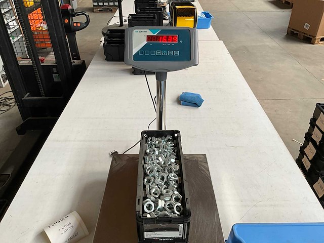 Würth 16.39kg zeskantmoer laag m20x1,5 in stapelbare bak - afbeelding 2 van  3