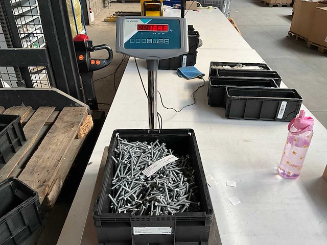 Würth 16.44 kg zeskanttapbout m6x60 in stapelbare bak - afbeelding 2 van  5