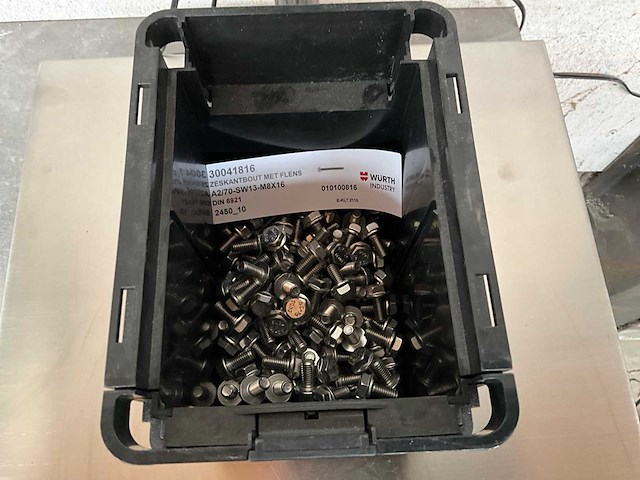 Würth 1.71 kg zeskantbout met flens m8 x 16 in stapelbare bak - afbeelding 2 van  5