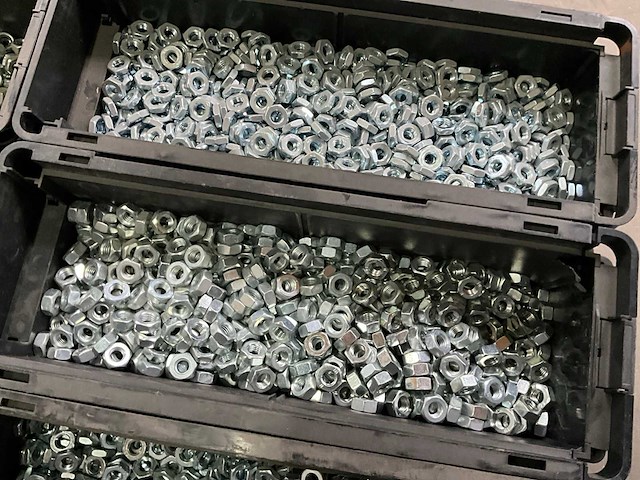 Würth 172.5 kg assorti moeren en ringen in stapelbare bak - afbeelding 2 van  13