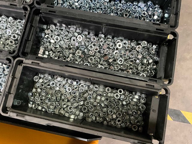 Würth 172.5 kg assorti moeren en ringen in stapelbare bak - afbeelding 7 van  13