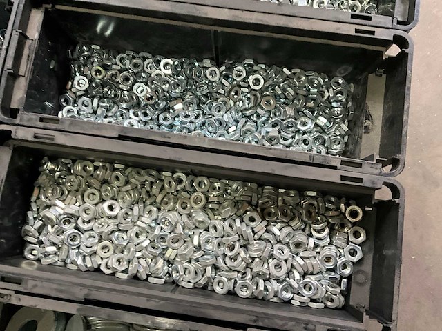 Würth 172.5 kg assorti moeren en ringen in stapelbare bak - afbeelding 13 van  13