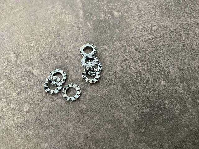 Würth 1.75 kg gesloten tandveerring buiten getand d4,3 in stapelbare bak - afbeelding 3 van  5