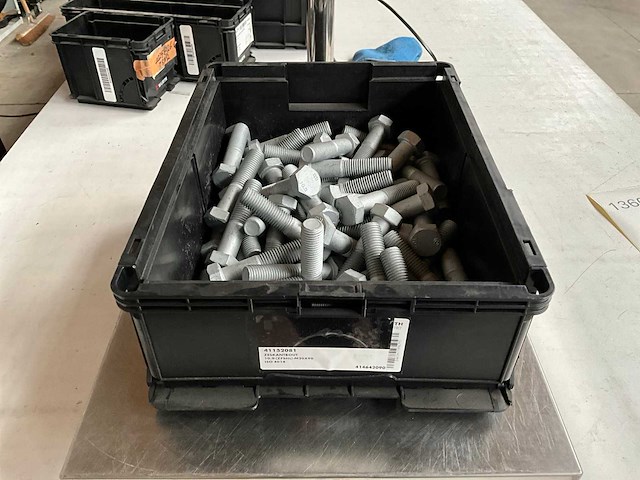 Würth 17.78kg zeskantbout m20x90 in stapelbare bak - afbeelding 1 van  6