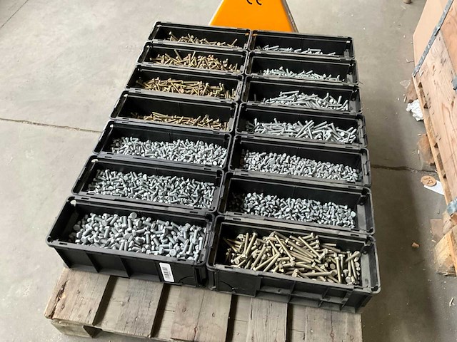 Würth 178 kg assorti zeskant tapbout in stapelbare bakken - afbeelding 3 van  13