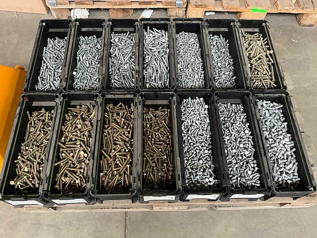Würth 178 kg assorti zeskant tapbout in stapelbare bakken - afbeelding 1 van  13