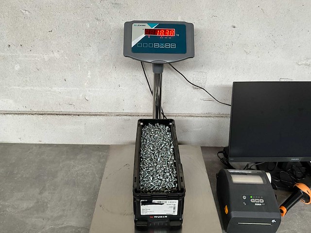 Würth 18.38 kg lbk schroef m6x12 in stapelbare bak - afbeelding 1 van  2