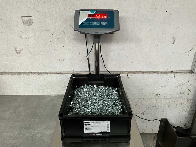 Würth 18.73 kg zeskanttapbout m6 x 20 in stapelbare bak - afbeelding 2 van  5