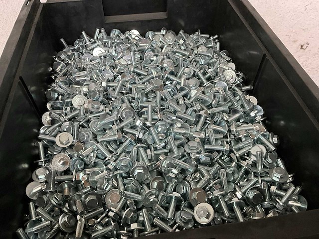 Würth 18.73 kg zeskanttapbout m6 x 20 in stapelbare bak - afbeelding 3 van  5