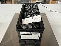 Würth 20.12kg zeskanttapbout met fijne draad m18 x 1,5 x 50 in stapelbare bak - afbeelding 1 van  6