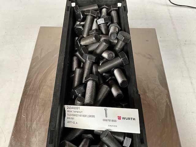 Würth 20.12kg zeskanttapbout met fijne draad m18 x 1,5 x 50 in stapelbare bak - afbeelding 3 van  6