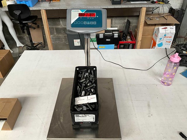 Würth 20.12kg zeskanttapbout met fijne draad m18 x 1,5 x 50 in stapelbare bak - afbeelding 4 van  6