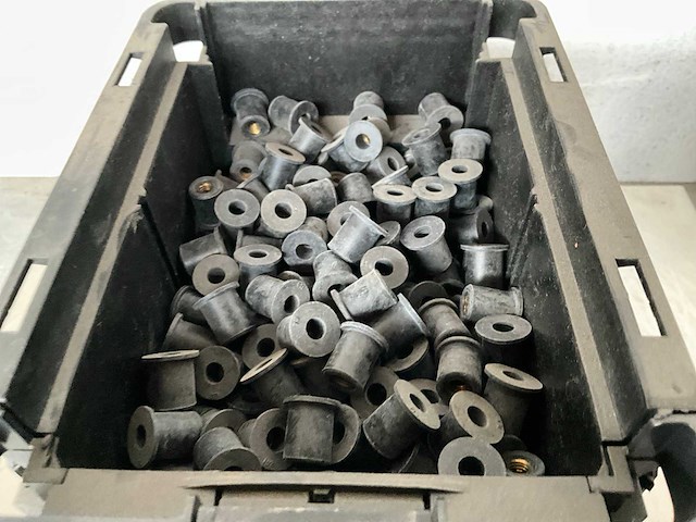 Würth 2.02 kg neopreen blindklinkmoer m6 in stapelbare bak - afbeelding 3 van  3