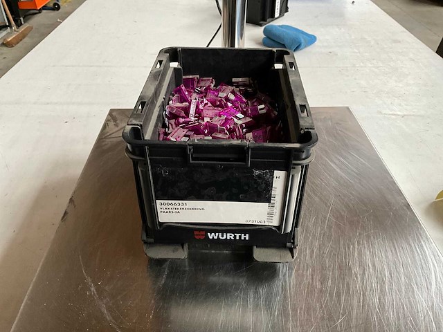 Würth 2.15kg vlakstekkerzekering paars 3a in stapelbare bak - afbeelding 1 van  6