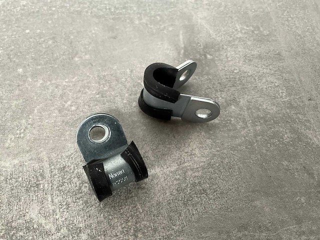 Würth 2.24 kg buis- en bevestigingsklem zwart b20mm-d10mm in stapelbare bak - afbeelding 4 van  6