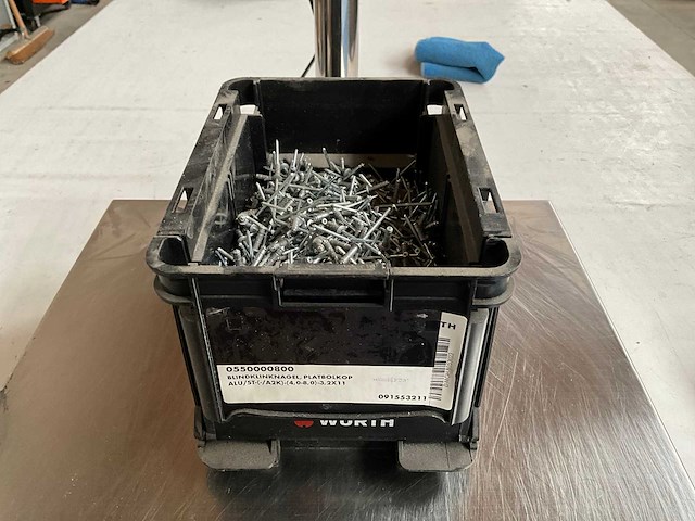 Würth 2.28kg blindklinknagel platbolkop alu 4,0-8,0/3,2x11 in stapelbare bak - afbeelding 1 van  6