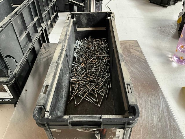 Würth 2.34kg spaanplaatschroef 4,5 x 45 in stapelbare bak - afbeelding 1 van  1