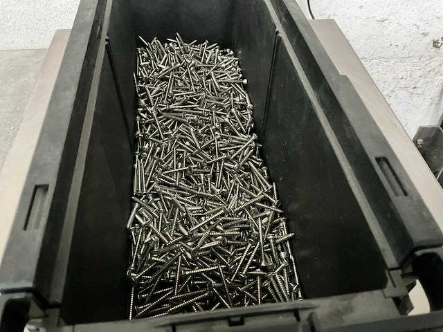 Würth 2.35 kg rvs bolverzonken plaatschroef 3,5 x 32 in stapelbare bak - afbeelding 3 van  5