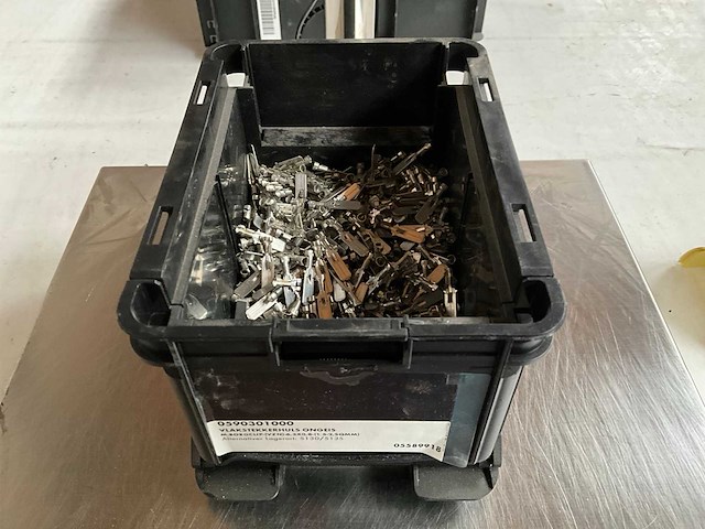 Würth 2.36kg vlakstekkerhuls 6,3x0,8 in stapelbare bak - afbeelding 2 van  6