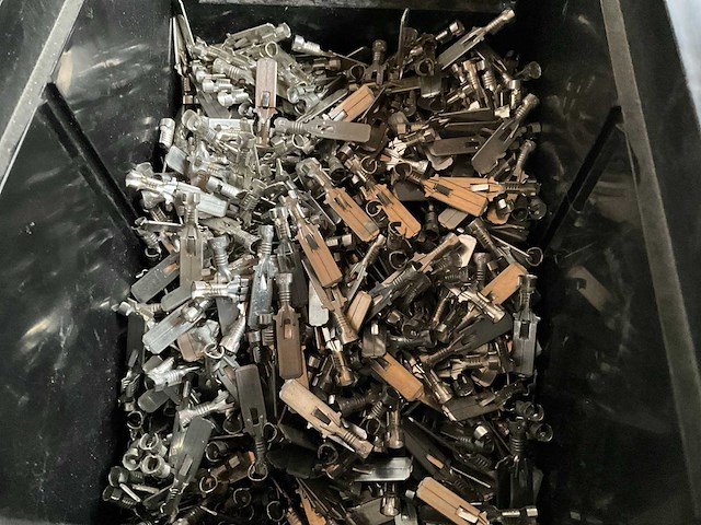 Würth 2.36kg vlakstekkerhuls 6,3x0,8 in stapelbare bak - afbeelding 4 van  6