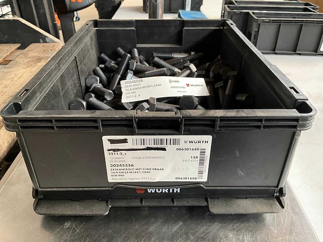 Würth 24.17kg zeskantbout met fijne draad m16 x 1,5 x 80 in stapelbare bak - afbeelding 1 van  6