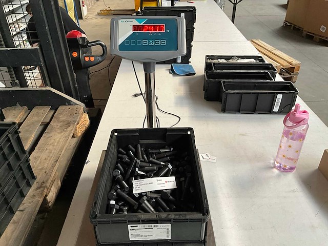 Würth 24.17kg zeskantbout met fijne draad m16 x 1,5 x 80 in stapelbare bak - afbeelding 4 van  6