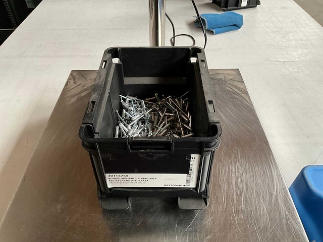 Würth 2.46kg blindklinknagel alu 4,8x14 in stapelbare bak - afbeelding 1 van  6