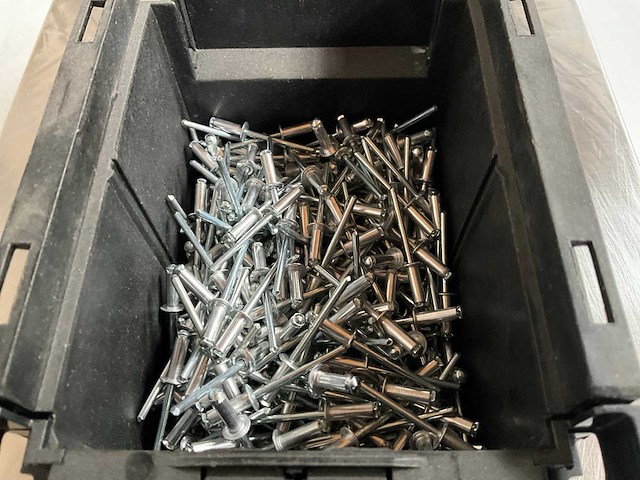 Würth 2.46kg blindklinknagel alu 4,8x14 in stapelbare bak - afbeelding 6 van  6