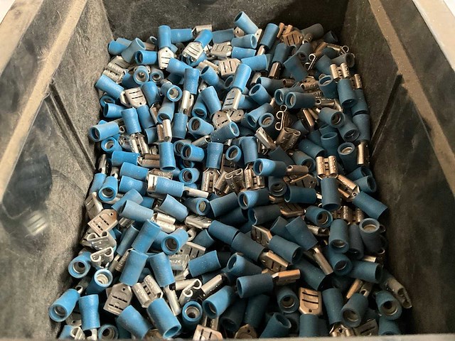 Würth 2.51kg vlakstekkerhuls blauw in stapelbare bak - afbeelding 1 van  5