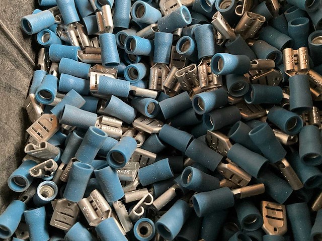Würth 2.51kg vlakstekkerhuls blauw in stapelbare bak - afbeelding 2 van  5