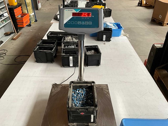 Würth 2.51kg vlakstekkerhuls blauw in stapelbare bak - afbeelding 3 van  5