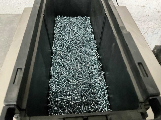 Würth 2.60 kg plaatschroef cilinderkop 3,5 x 13 in stapelbare bak - afbeelding 3 van  5