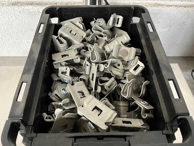 Würth 2.64 kg bevestigingsklem/kabelhouder caddy in stapelbare bak - afbeelding 3 van  6
