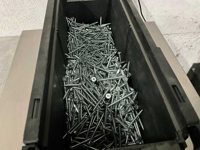 Würth 2.73 kg spaanplaatschroef verzonken kop 4 x 50 in stapelbare bak - afbeelding 3 van  5