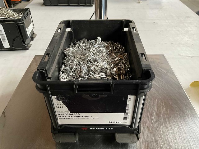 Würth 2.78kg vlakstekkerhuls 6,3x0,8 in stapelbare bak - afbeelding 1 van  6