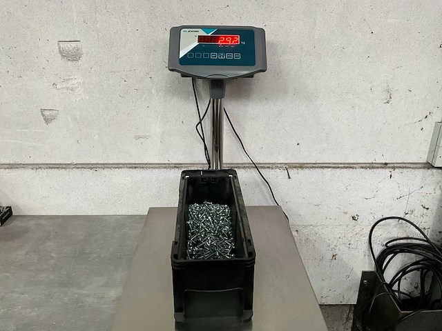 Würth 2.92 kg assorti schroeven en zelfborende zeskant schroeven in stapelbare bak - afbeelding 2 van  7