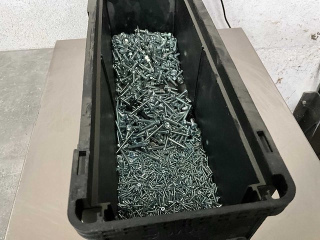 Würth 2.92 kg assorti schroeven en zelfborende zeskant schroeven in stapelbare bak - afbeelding 3 van  7