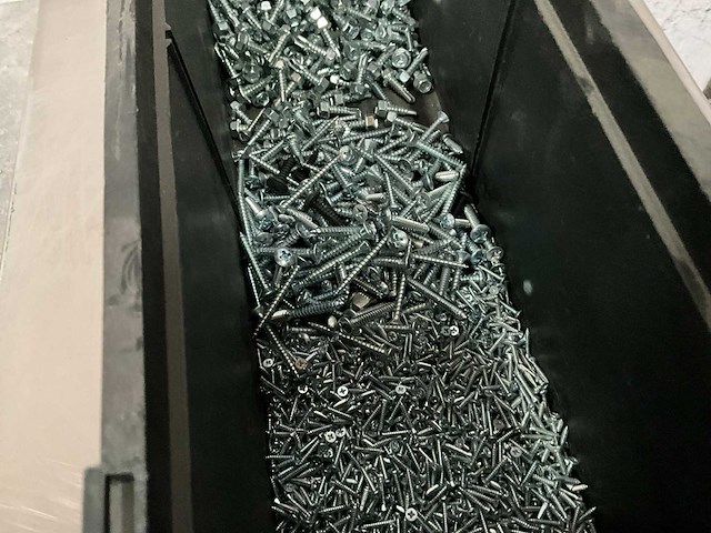 Würth 2.92 kg assorti schroeven en zelfborende zeskant schroeven in stapelbare bak - afbeelding 5 van  7