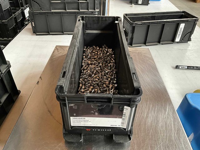 Würth 3.02kg cilinderschroef m6x14 in stapelbare bak - afbeelding 1 van  6