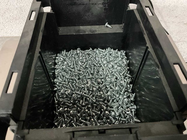 Würth 3.52 kg plaatschroef cilinderkop 3,9 x 9,5 in stapelbare bak - afbeelding 3 van  5