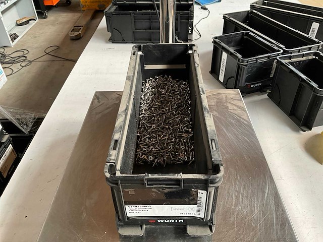 Würth 3.54kg plaatschroef 4,2 x 16 in stapelbare bak - afbeelding 1 van  6