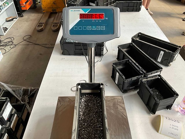 Würth 3.54kg plaatschroef 4,2 x 16 in stapelbare bak - afbeelding 4 van  6