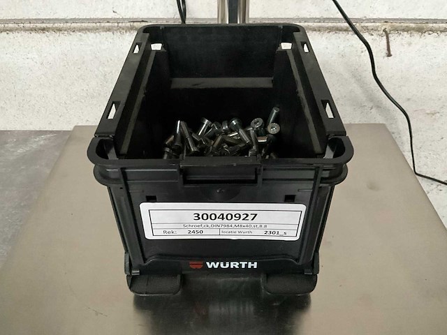 Würth 3.67 kg schroef m8 x 40 in stapelbare bak - afbeelding 1 van  5
