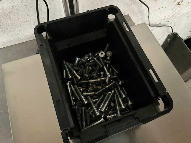 Würth 3.67 kg schroef m8 x 40 in stapelbare bak - afbeelding 2 van  5