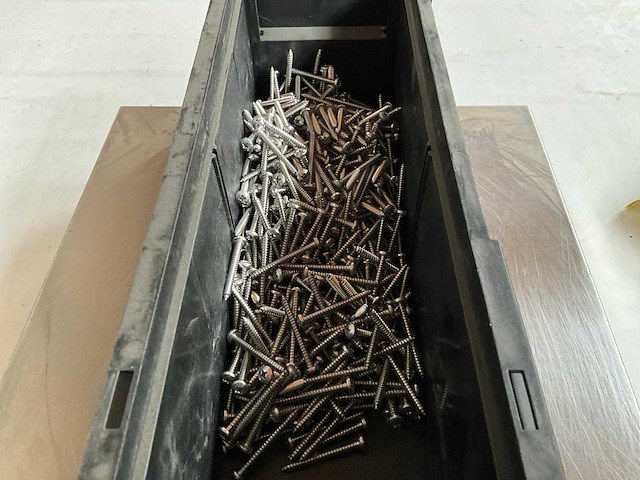 Würth 3.68kg plaatschroef cilinderkop 4,8x45 in stapelbare bak - afbeelding 3 van  6