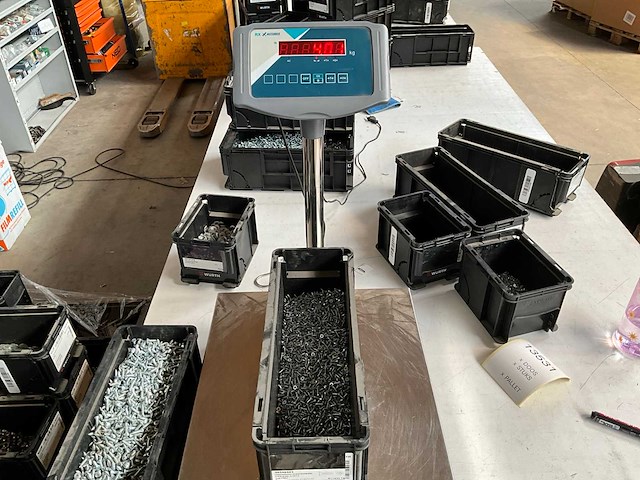 Würth 4.01kg verzonken plaatschroef 3,5x13 in stapelbare bak - afbeelding 4 van  6