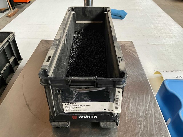 Würth 4.13kg pancilinderplaatschroef 3,5x13 in stapelbare bak - afbeelding 1 van  6