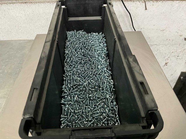 Würth 4.28 kg plaatschroef cilinderkop 4,2 x 13 in stapelbare bak - afbeelding 3 van  5